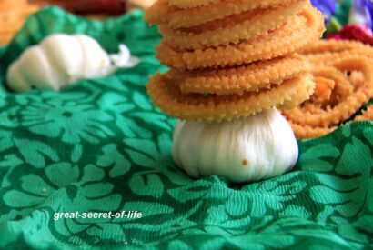 Thumbnail for Spicy Garlic Murukku / Garlic Chakli Recipe by Veena Theagarajan for Festivals and Diwali Seasons.