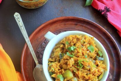 Thumbnail for Field beans, eggplant rice recipe – field beans, brinjal rice – Katharikkai, Mochai rice – One pot meal – Rice recipes – Lunch recipes