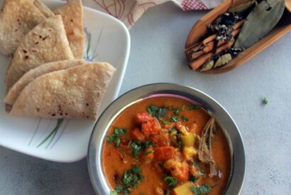 Thumbnail for Saravana Bhavan Hotel Kurma Recipe – Veg Korma recipe – Hotel Vegetable Kurma For Parotta,Roti With Video